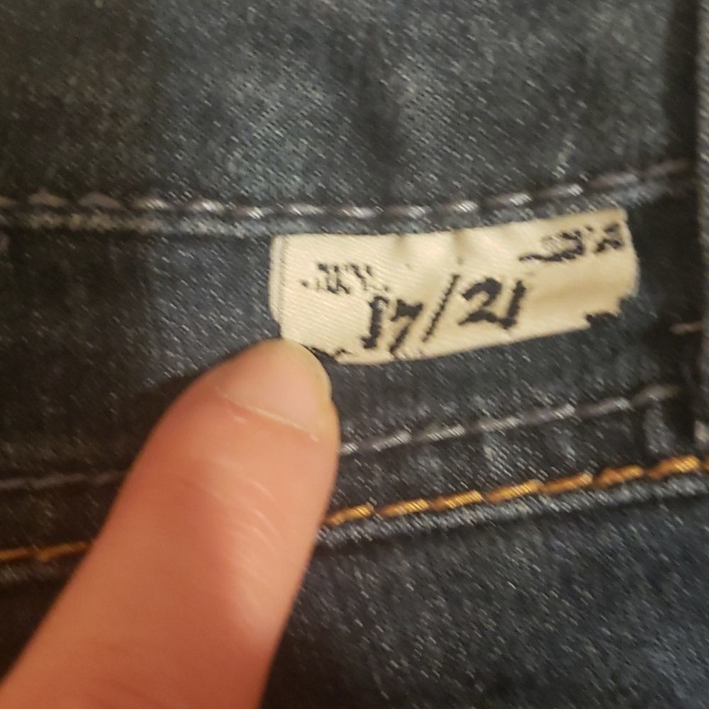 17/21 size 8 jeans. - Picture 8 of 8